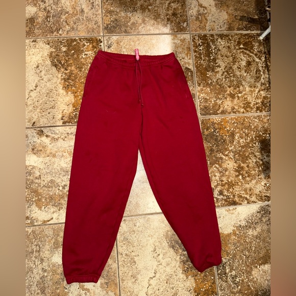 Skims Cotton Fleece Blend Classic Crewneck Sweatshirt & Sweatpants Set - Picture 4 of 9